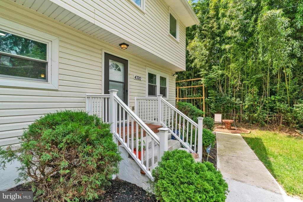 Photo of 4320 IVY GLEN ROAD