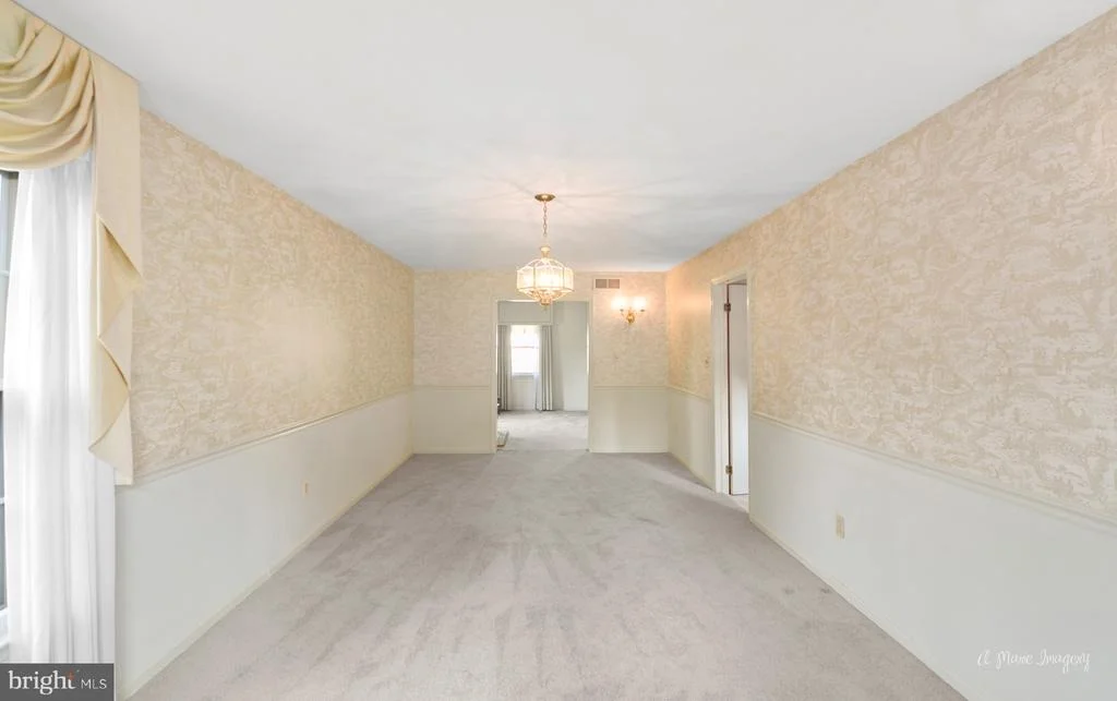 Photo of 202 MEADOWDALE LANE
