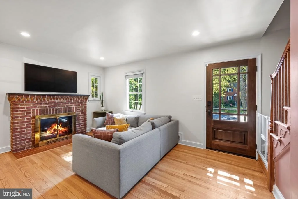 Photo of 403 WILLIAMSBURG DRIVE N