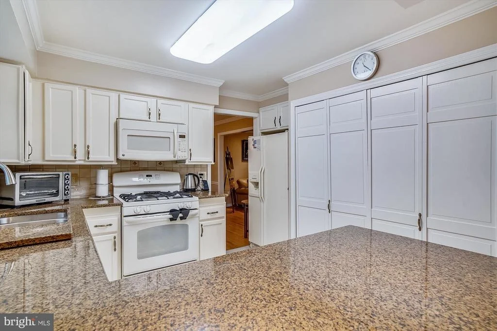 Photo of 2410 HENSLOWE DRIVE
