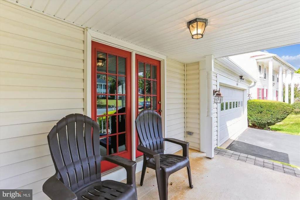 Photo of 927 POINTER RIDGE DRIVE