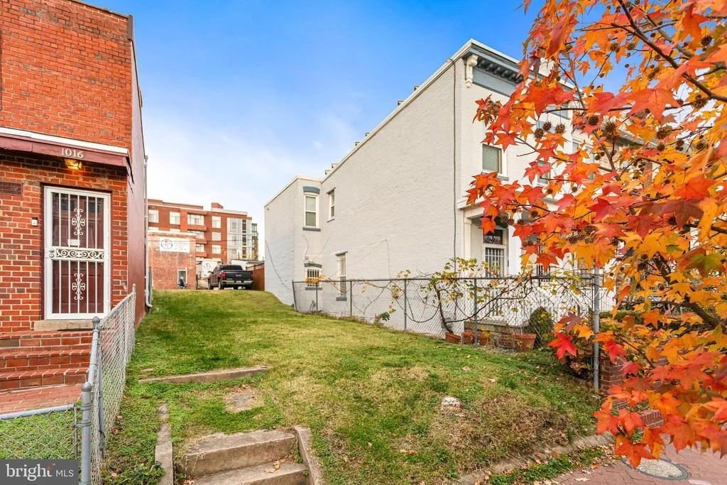 Photo of 1018 4TH STREET NE