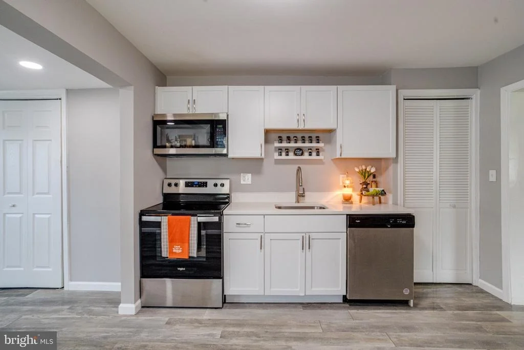Photo of 215 GLIDER DRIVE
