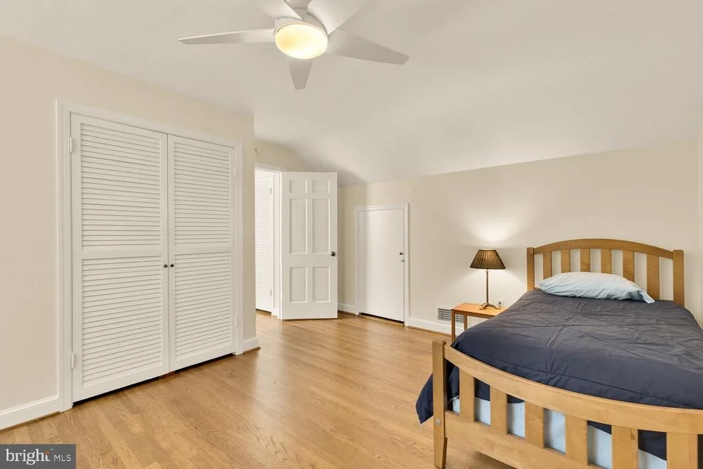 Photo of 5810 OVERLEA ROAD