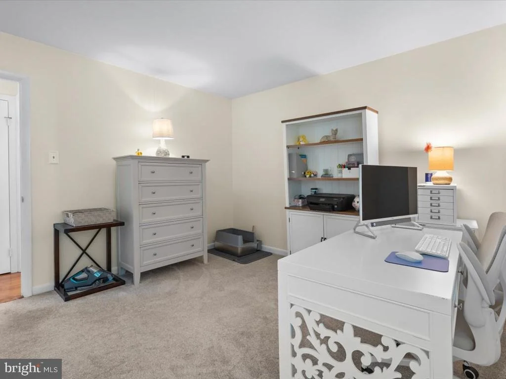 Photo of 15058 HOLLEYSIDE DRIVE