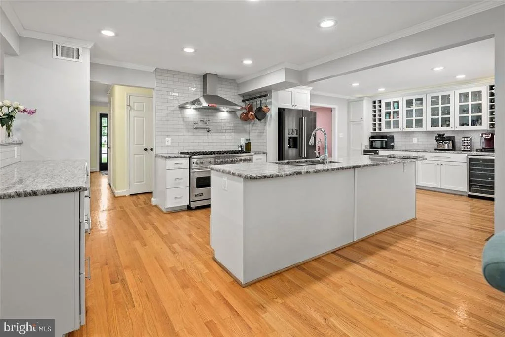 Photo of 9426 MOUNT VERNON CIRCLE