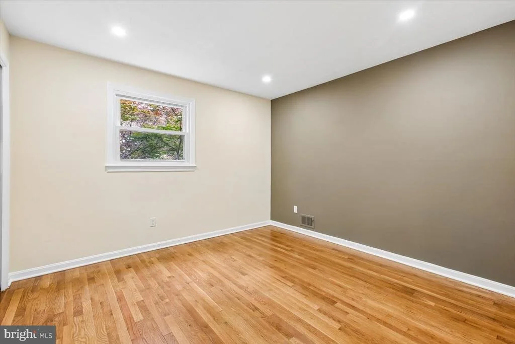 Photo of 1705 CRESTVIEW DRIVE
