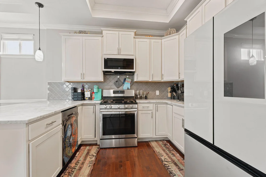 Photo of 4501 FOREST VIEW AVENUE