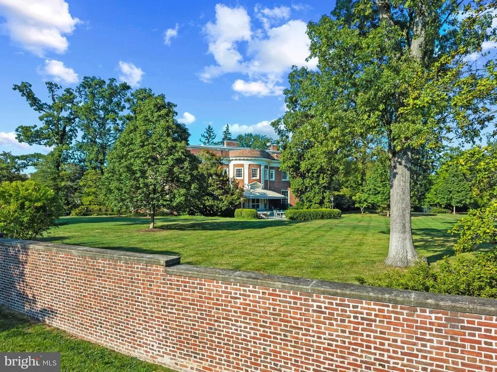 Photo of 15 CHARLCOTE PLACE