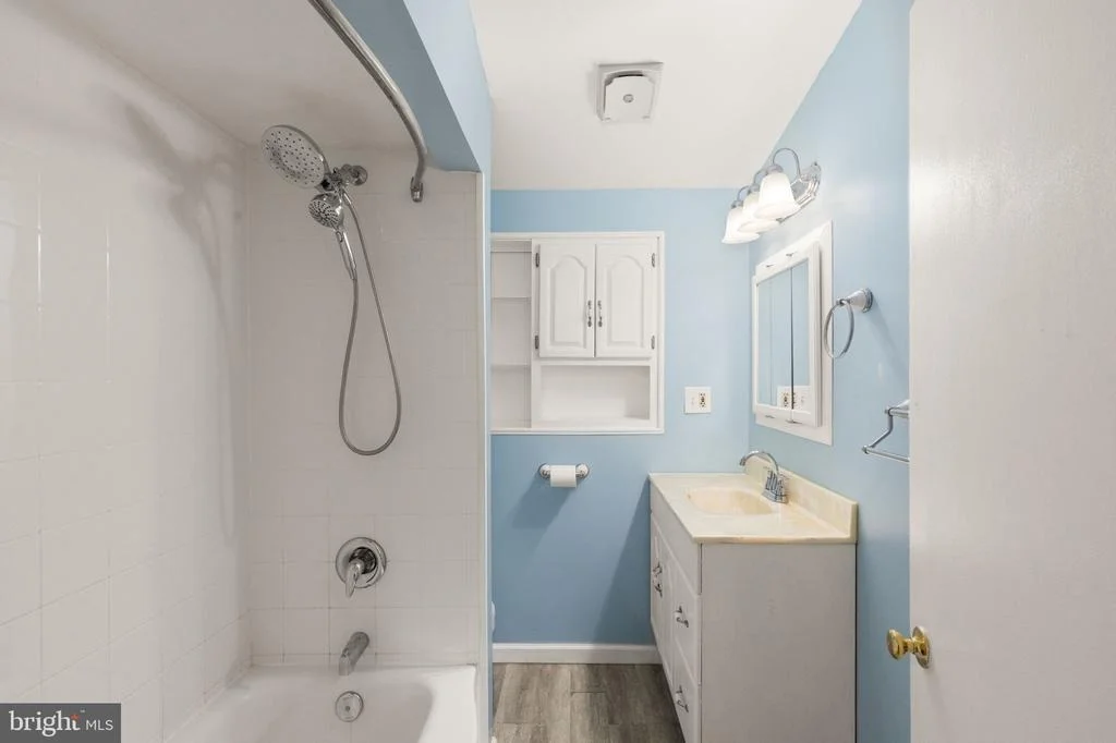 Photo of 208 GLOUCESTER DRIVE