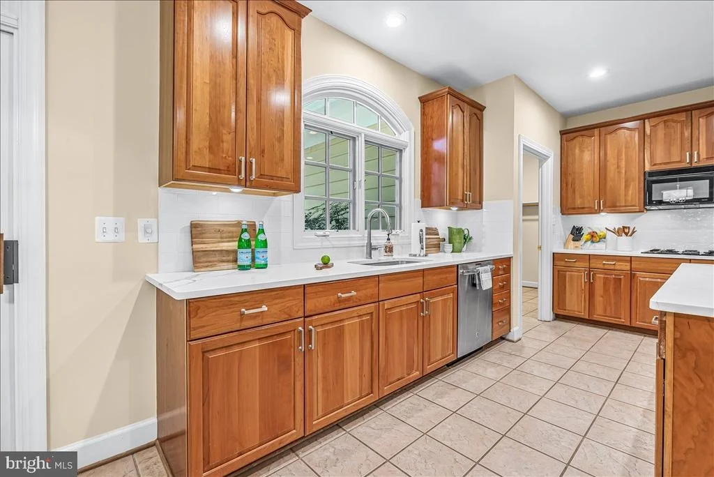 Photo of 6807 MEADOW LANE