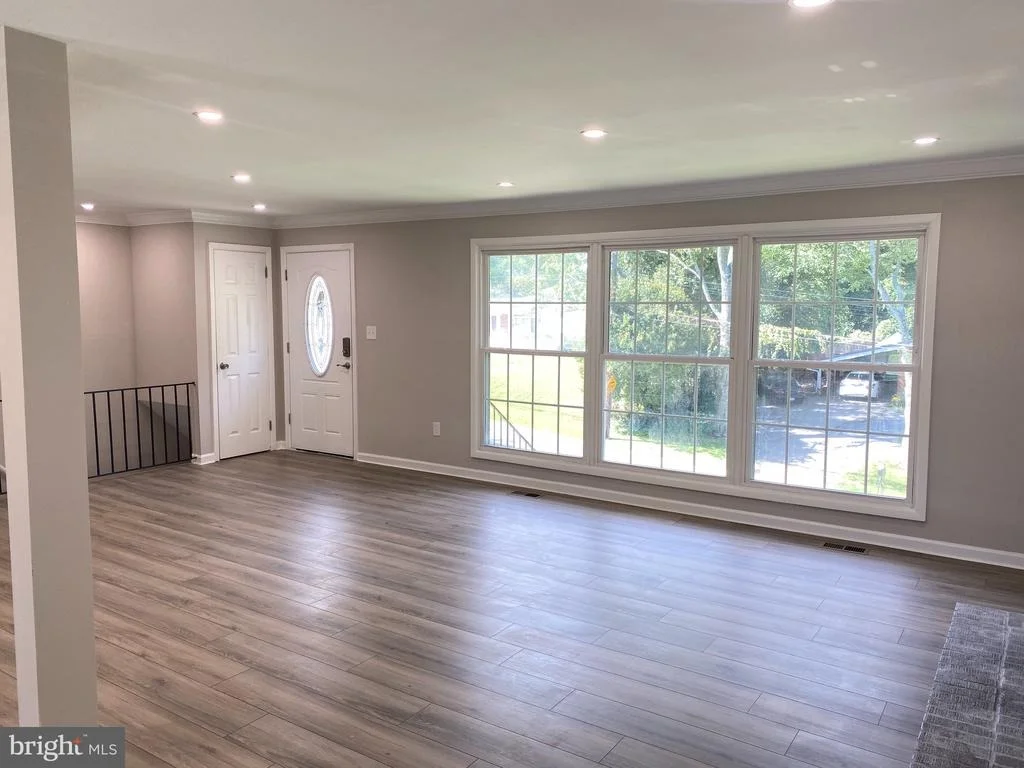 Photo of 6002 MIDDLETON LANE