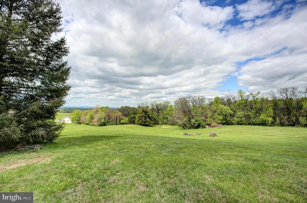Photo of 8001 MAPLEVILLE ROAD