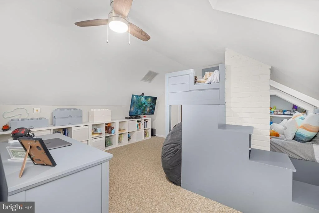 Photo of 1138 MAYO ROAD