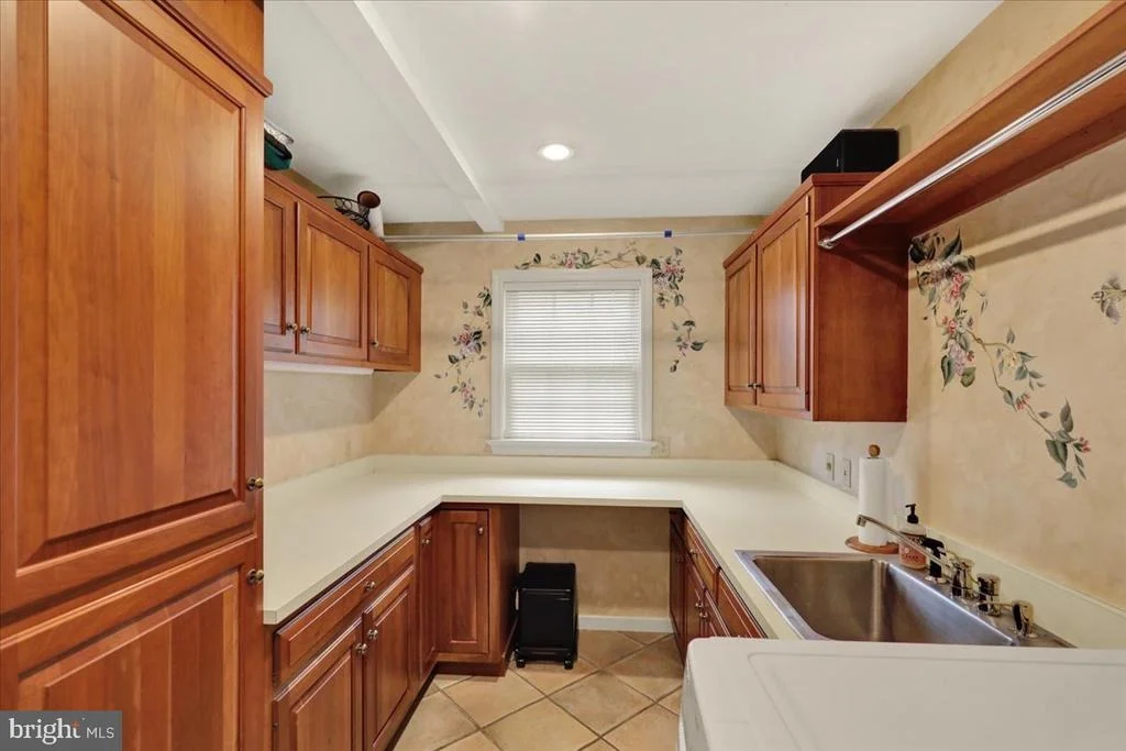 Photo of 225 LOGAN AVENUE