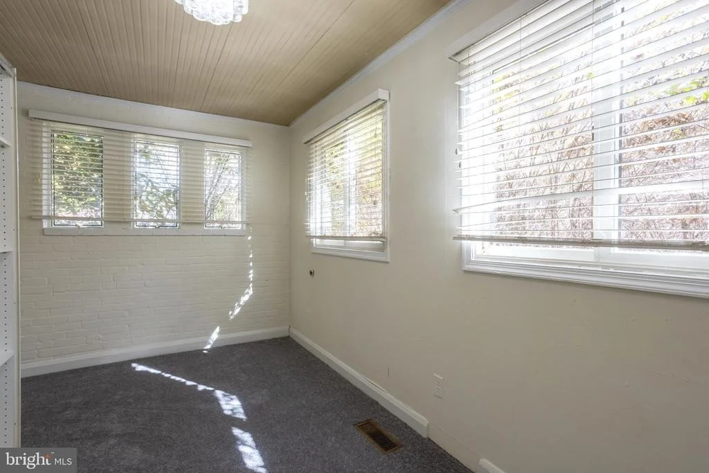 Photo of 3306 LABYRINTH ROAD