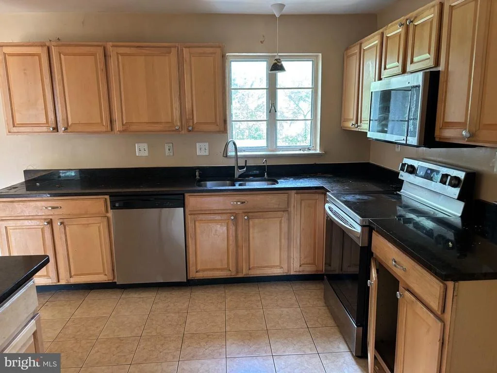 Photo of 906 VENICE DRIVE
