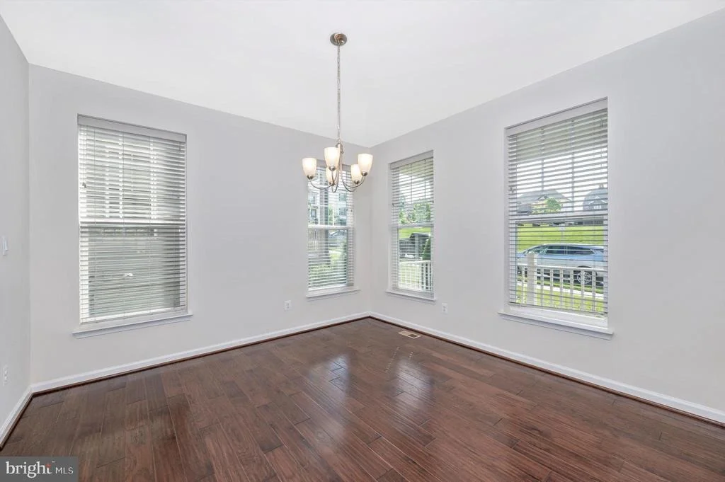 Photo of 8420 CLIFFVIEW LANE