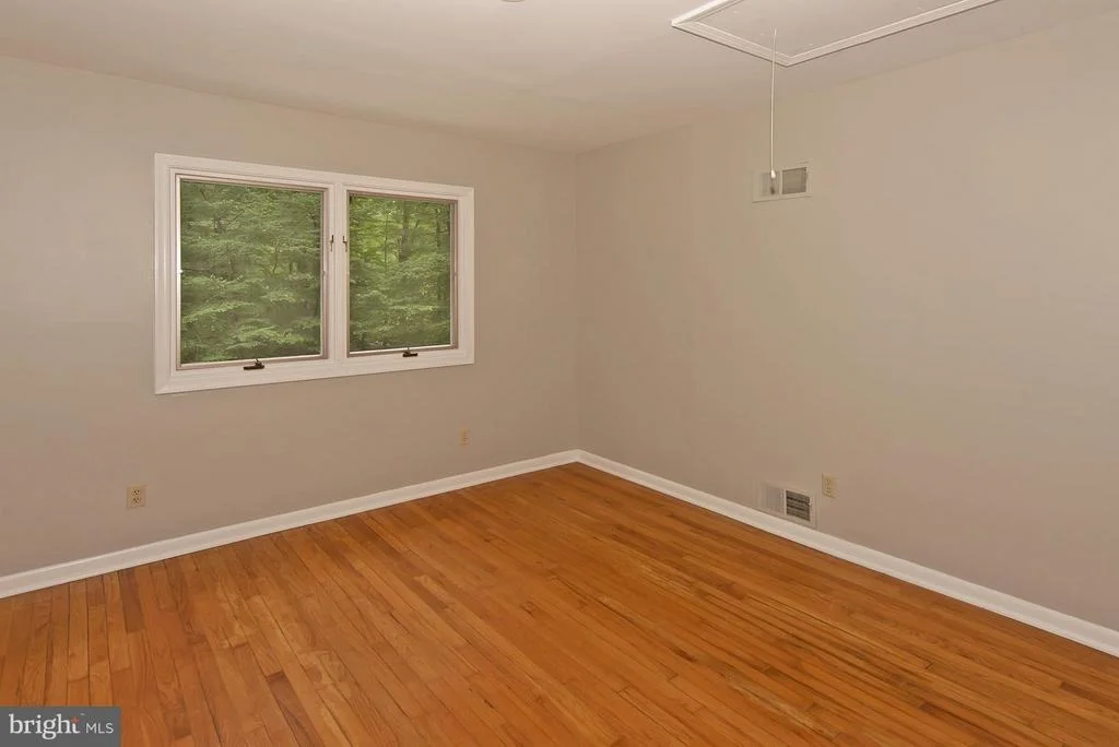 Photo of 7101 WOLF DEN ROAD