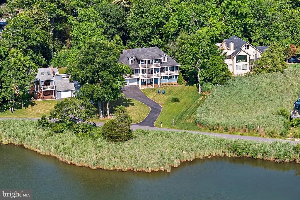 Photo of 621 HARBOR DRIVE