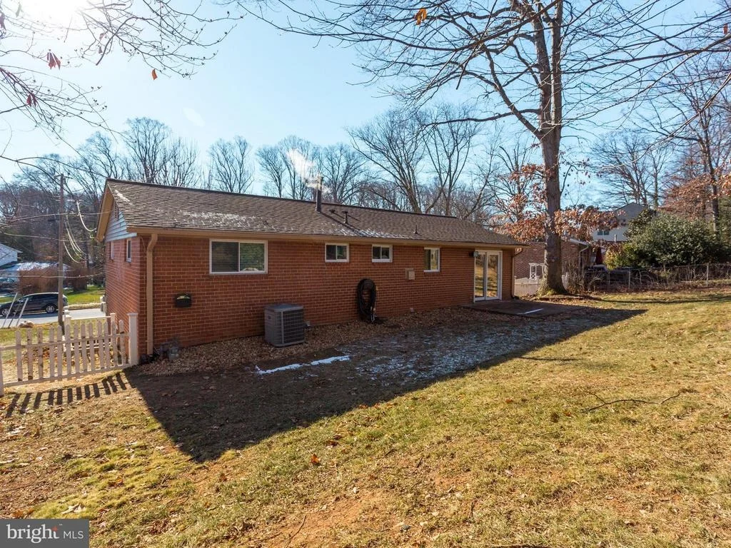 Photo of 8702 VICTORIA ROAD