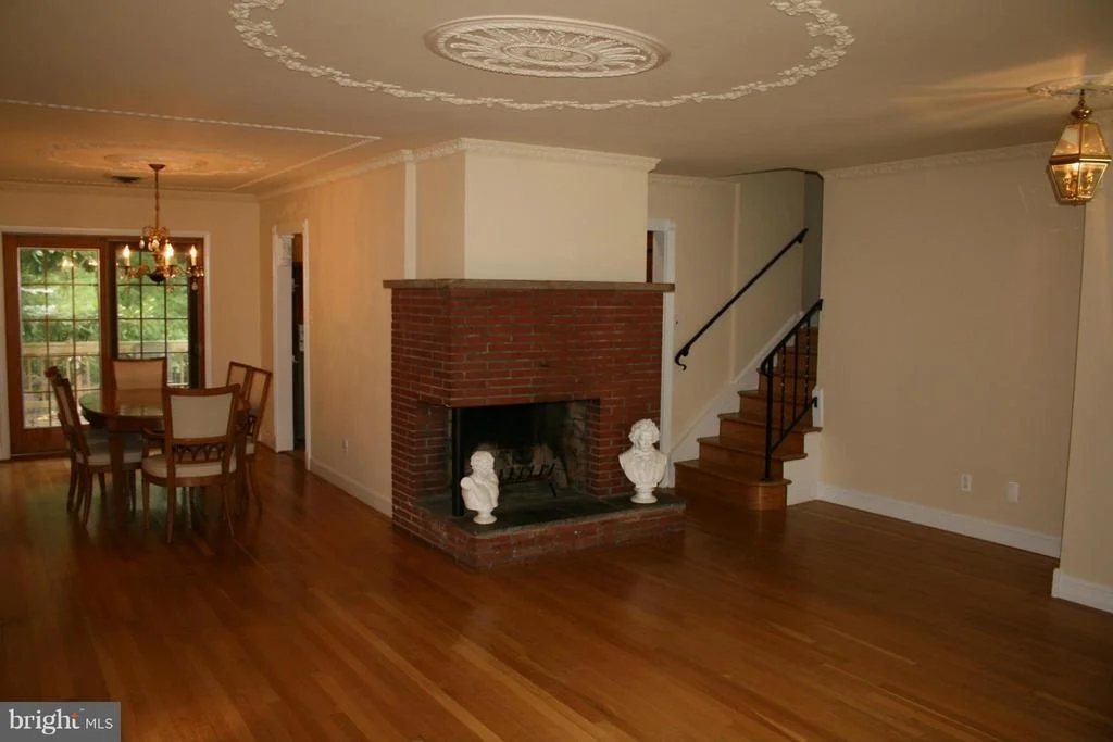 Photo of 10911 BORNEDALE DRIVE