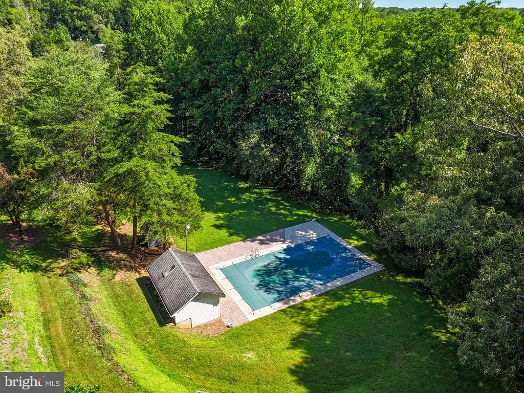 Photo of 9200 FALLS RUN ROAD
