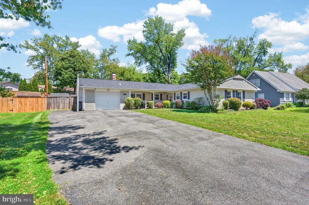 Photo of 3905 CARVEL LANE