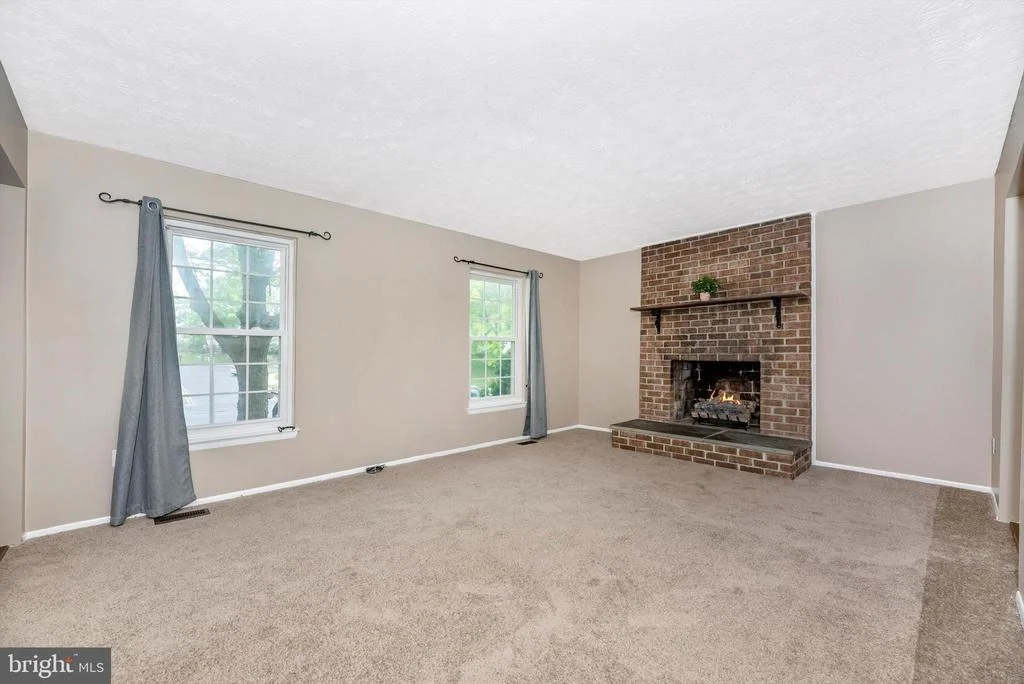 Photo of 484 HILLCREST DRIVE
