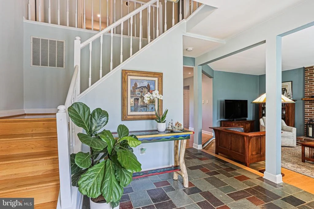 Photo of 8668 FELSVIEW DRIVE