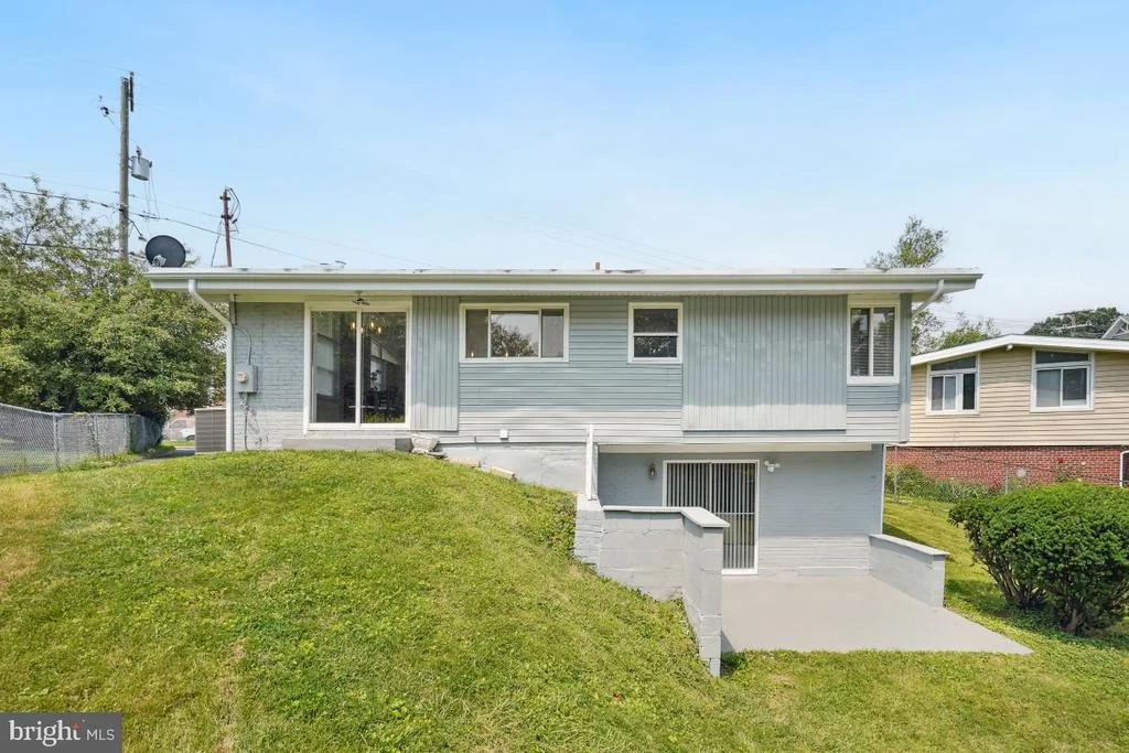 Photo of 409 UNIVERSITY BOULEVARD W