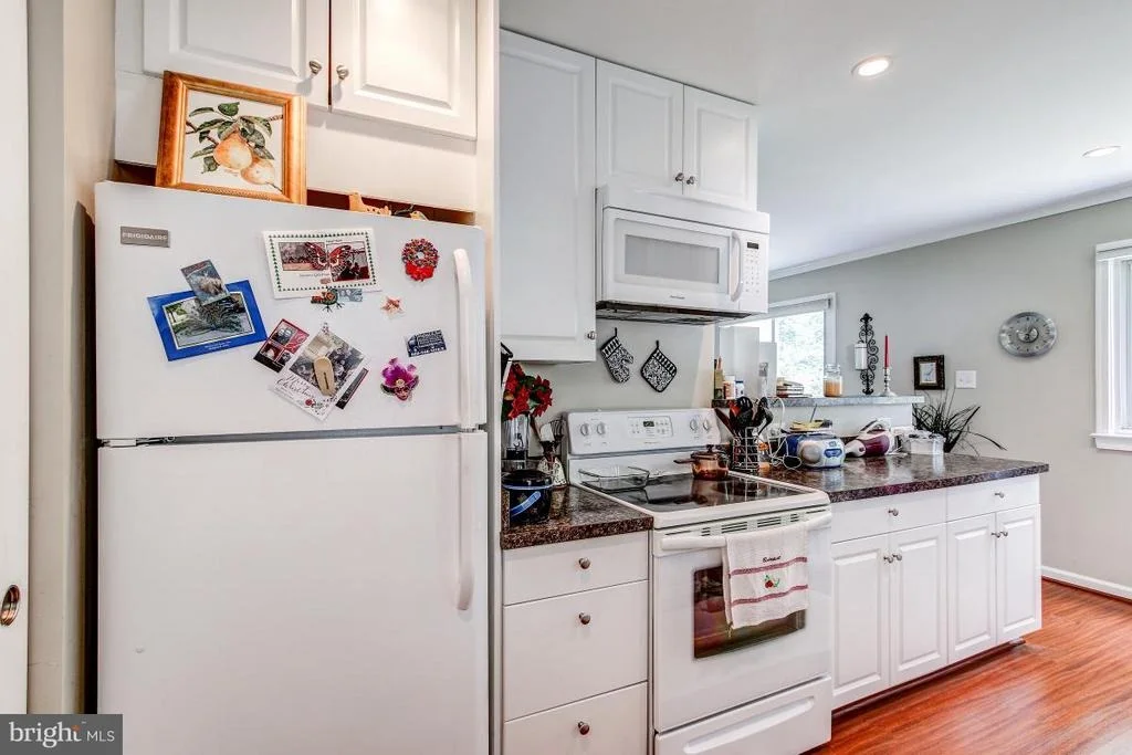 Photo of 830 WHITE WAY