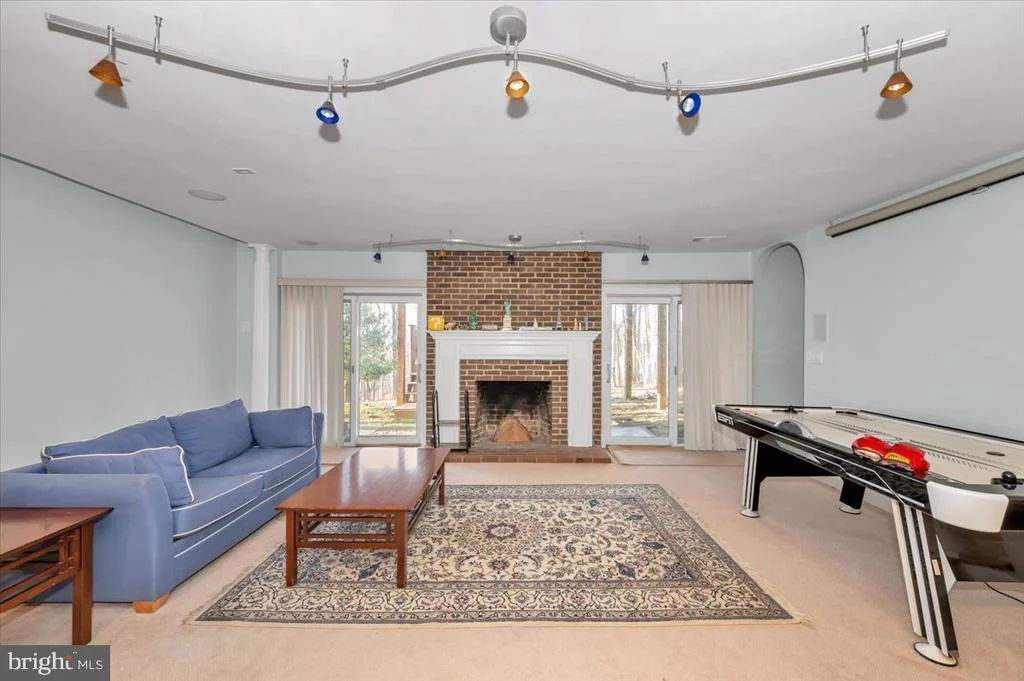 Photo of 10101 LLOYD ROAD