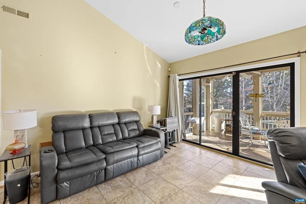 Photo of 465 HIDDEN RIDGE RD