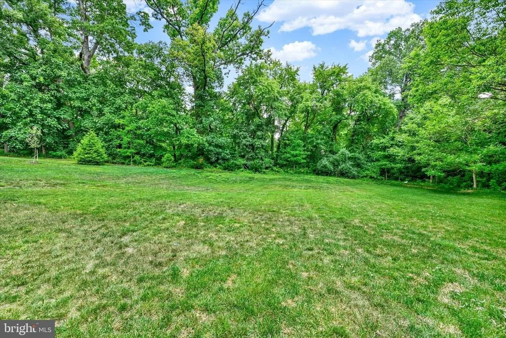 Photo of 7510 LEAFY TREE LANE