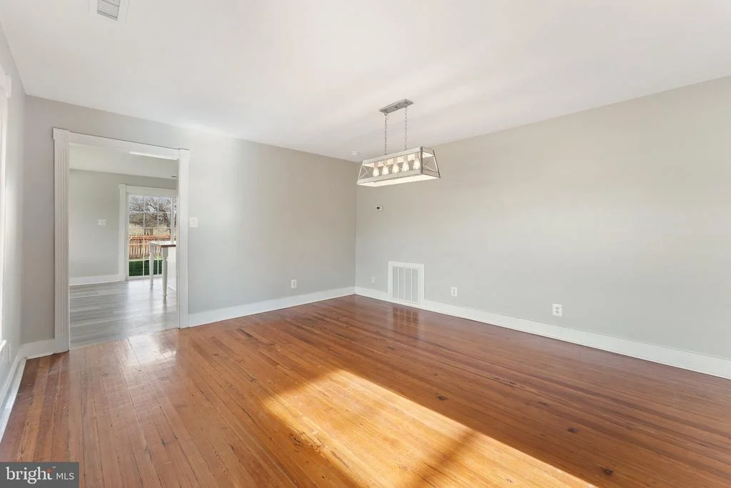Photo of 18499 AUBURN ROAD
