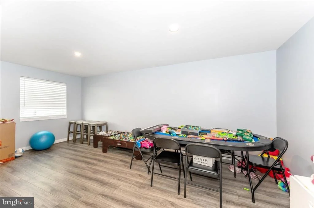 Photo of 76 VANCOUVER PLACE