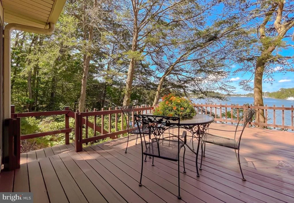 Photo of 222 HARBOR DRIVE