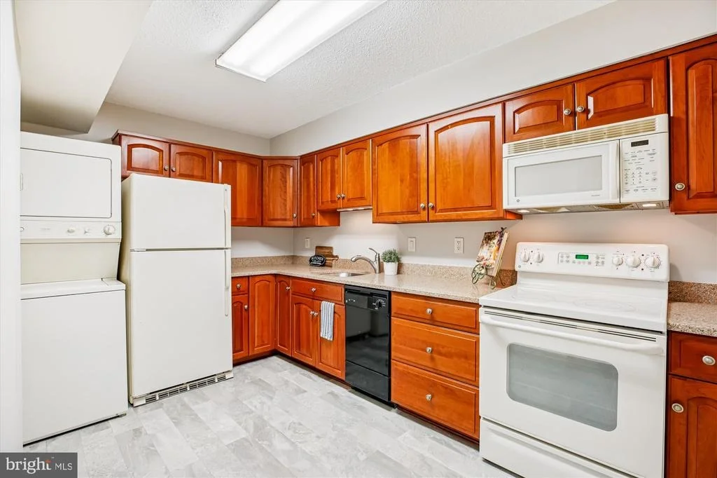 Photo of Unit 3308 at 15115 INTERLACHEN DRIVE