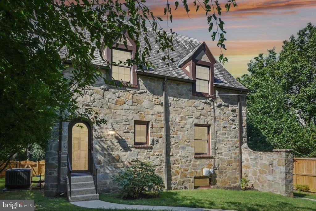 Photo of 105 SUMMERFIELD ROAD