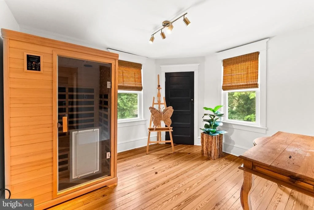 Photo of 1124 MANTUA PIKE