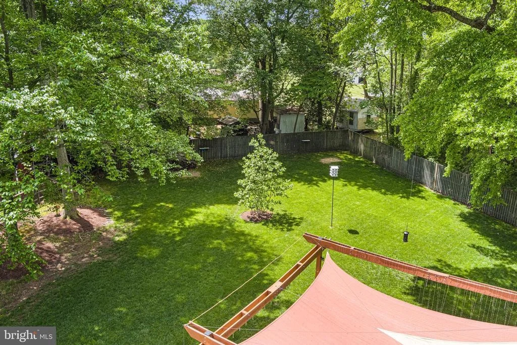 Photo of 10000 MADRONAWOOD DRIVE