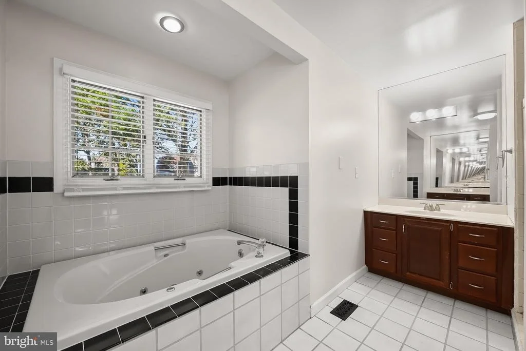 Photo of 1672 THRASHER DRIVE