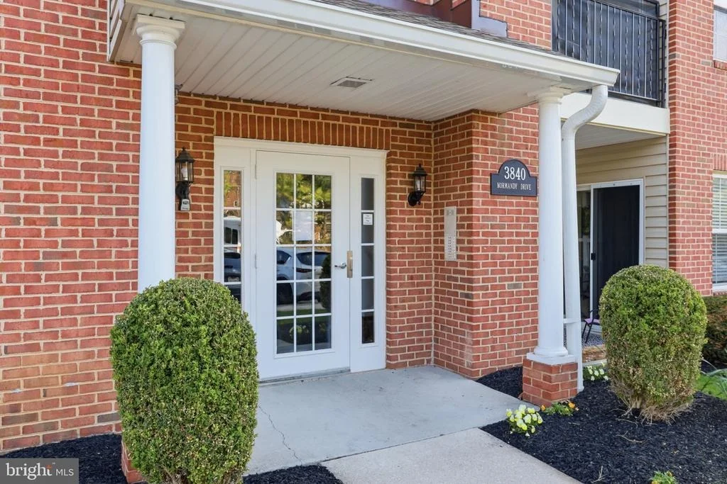 Photo of Unit 1B at 3840 NORMANDY DRIVE