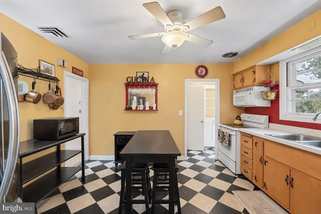 Photo of 1221 DULANEY VALLEY ROAD