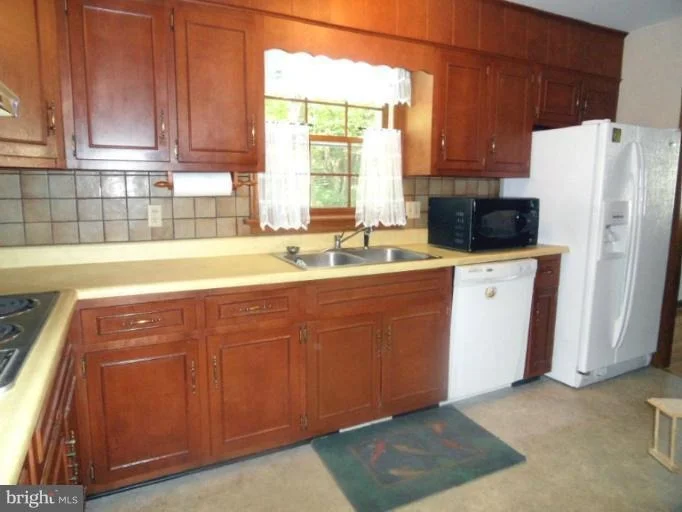 Photo of 5803 MEADOW DRIVE