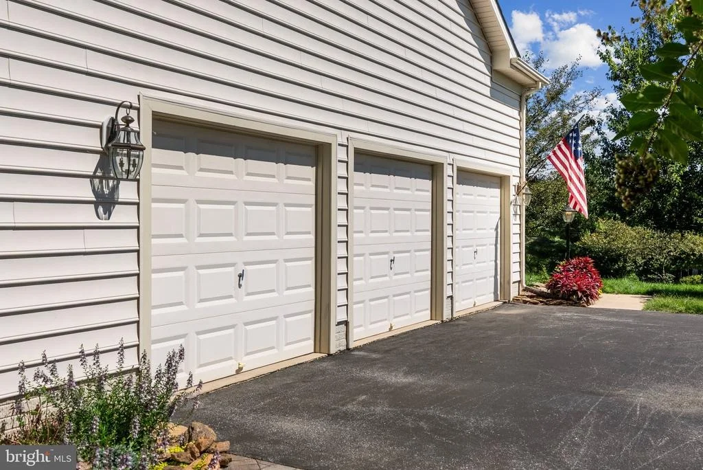 Photo of 915 ZENITH DRIVE