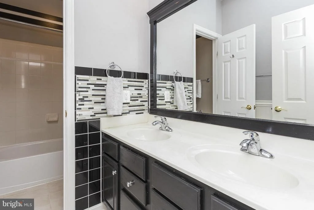 Photo of 619 PINEVIEW COURT