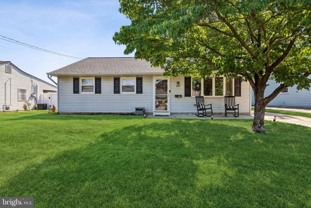 Photo of 469 WINDSOR DRIVE