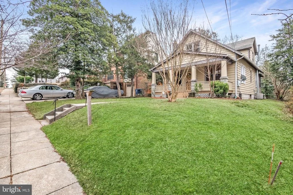 Photo of 232 TUCKERMAN STREET NW
